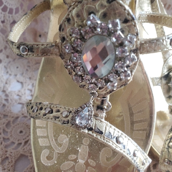 Sizzle gold Rhinestone - Picture 5 of 16